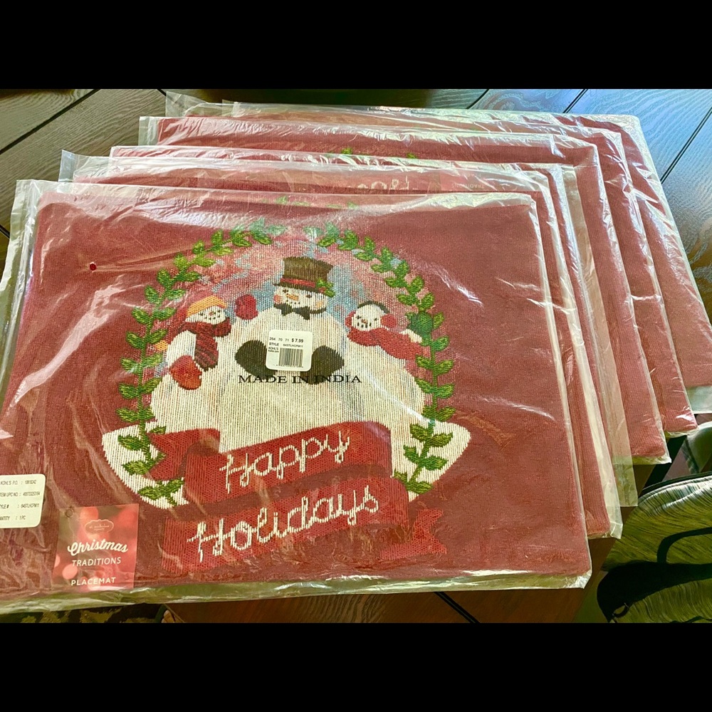 CHRISTMAS PLACEMATS SET OF 8 FROM KOHLS.